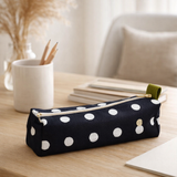Trousse de bureau Mia Caviar 6 x 20 x 6 en situation