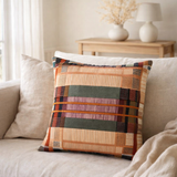 Coussin brodé Kaël Multico 45 x 45 en situation