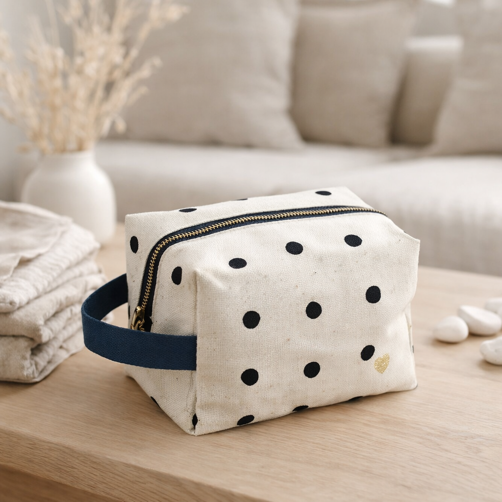 Trousse cube Mio Ecru 10 x 16 x 10 en situation