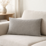 Coussin recyclé Maia Tourterelle 30 x 50 en situation