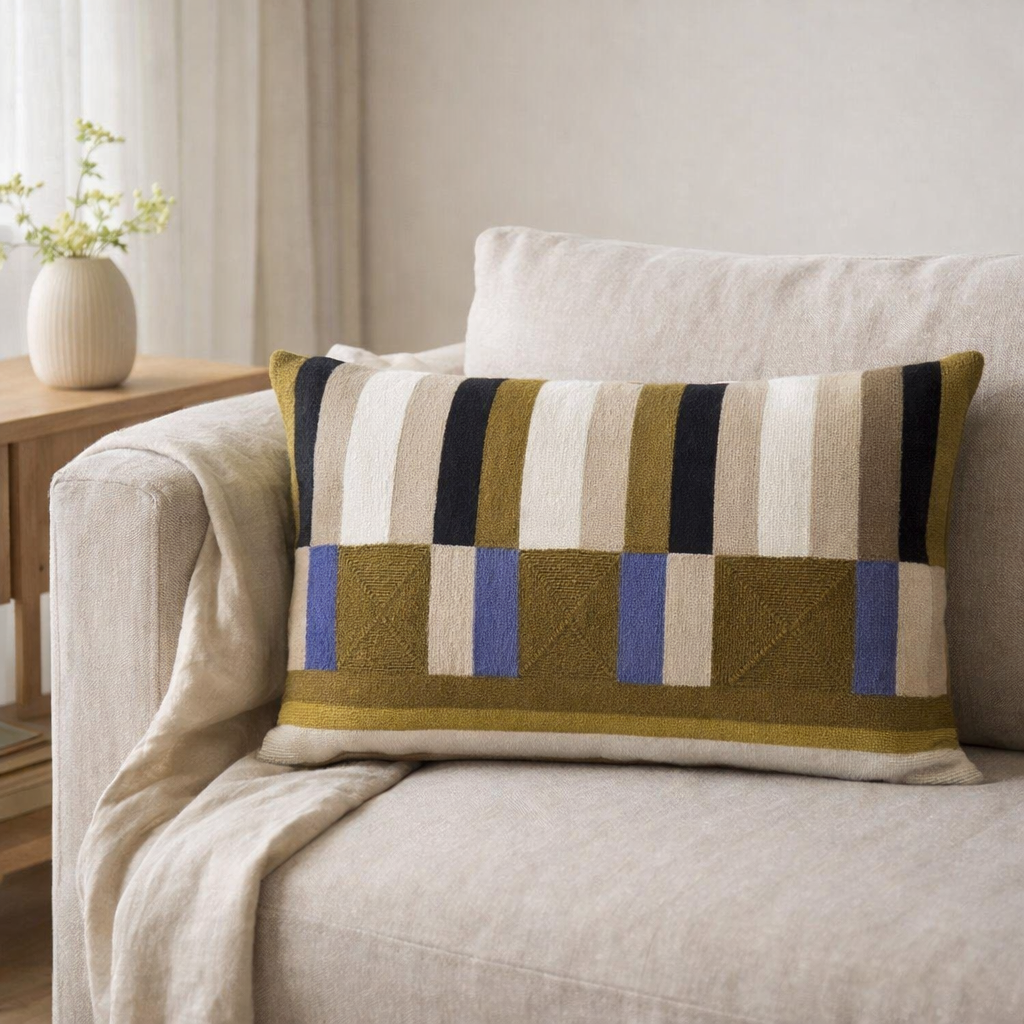 Coussin brodé Jason Cèdre 30 x 50 en situation