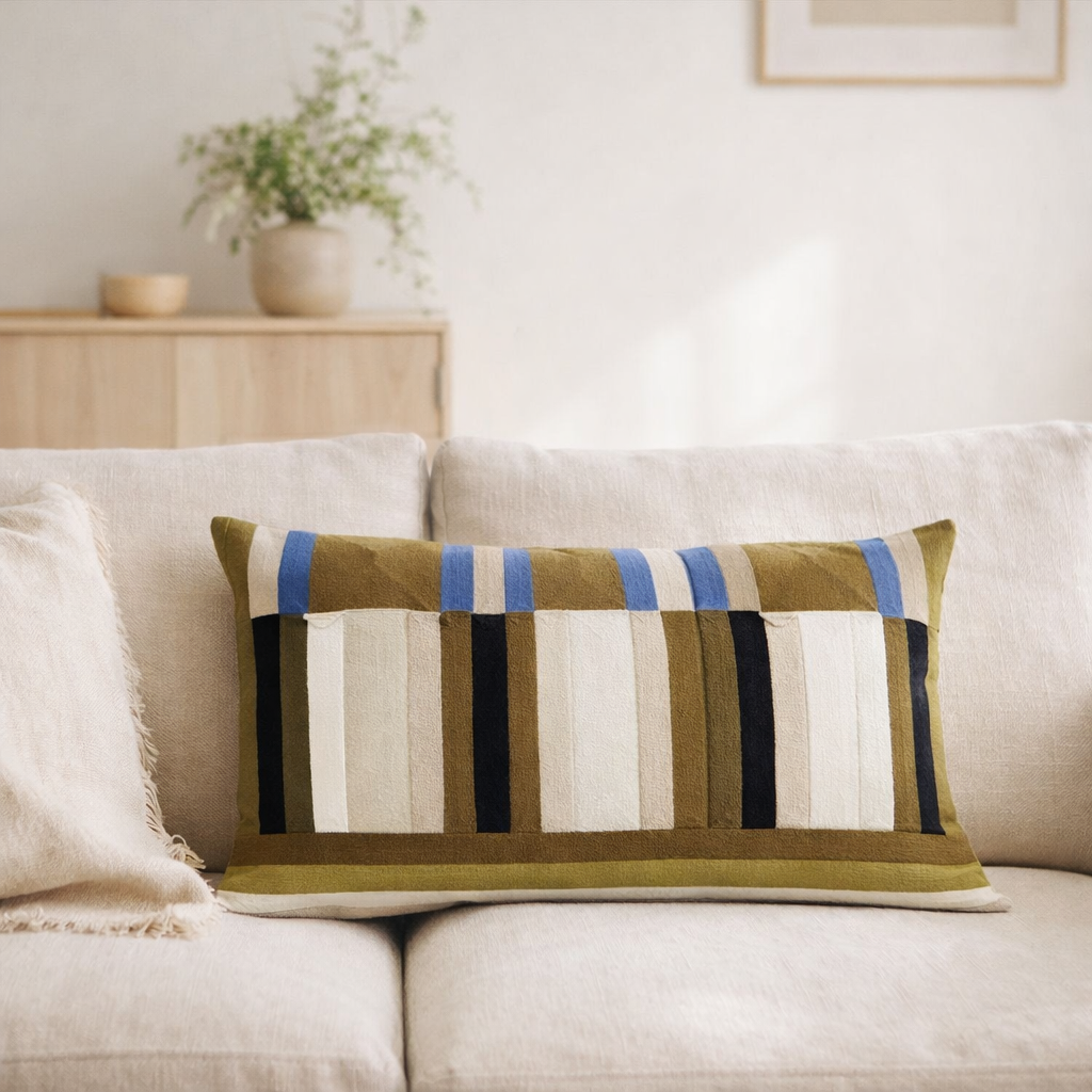 Coussin brodé Jason Cèdre 40 x 65 en situation