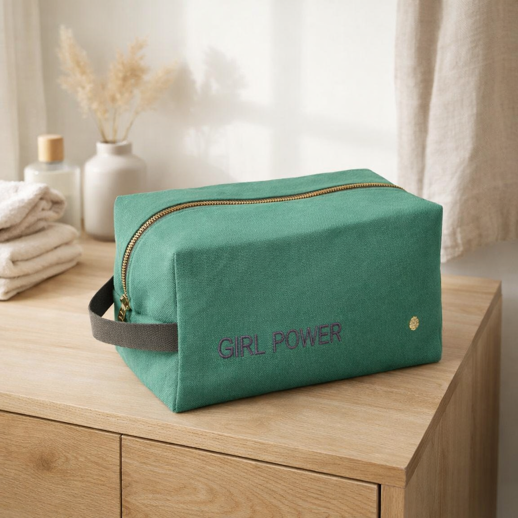 Trousse cube Girl Power Détox 14 x 22 x 11 en situation