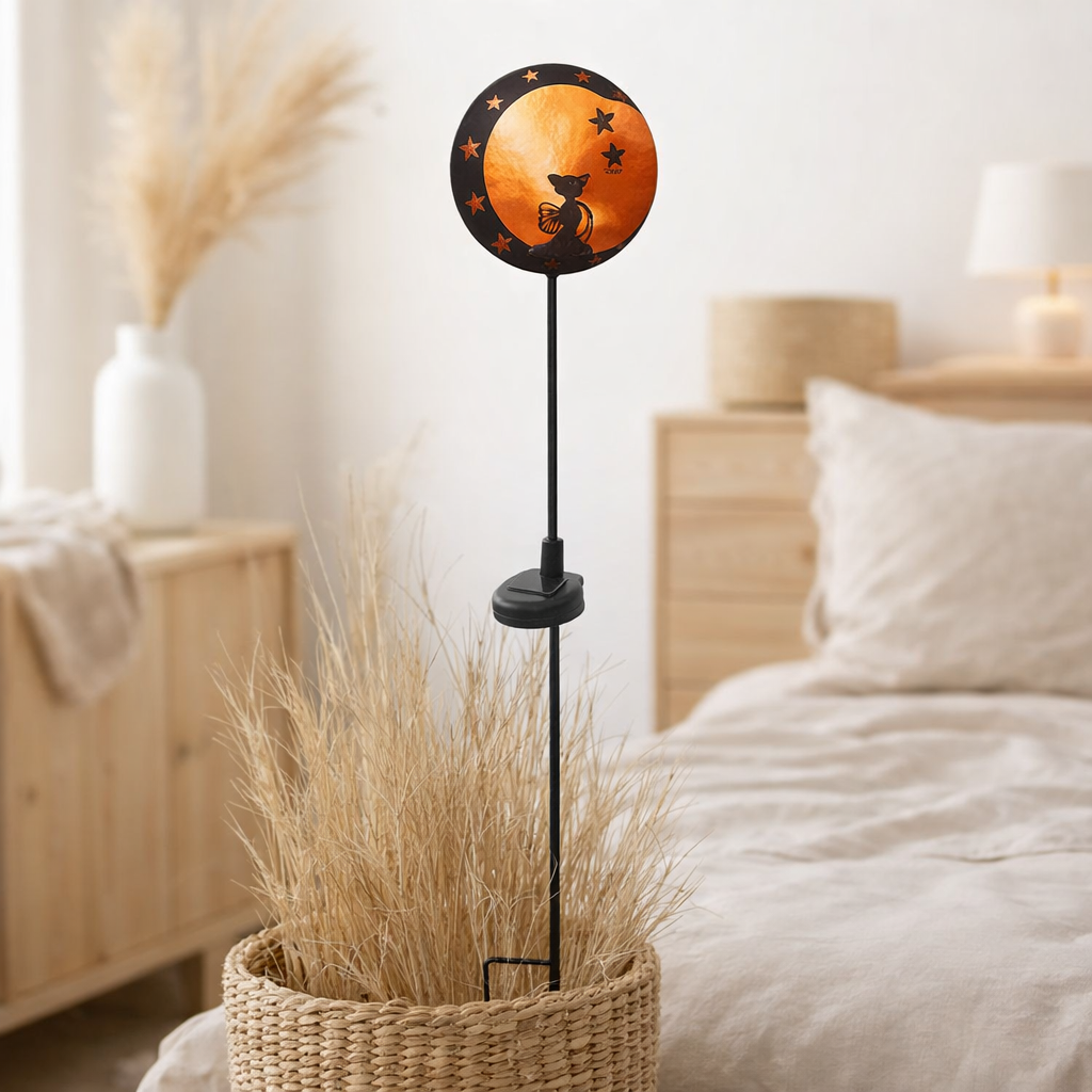 LED Solar Earth Spit Elfe, pour l'extérieur, le métal et la terre en plastique crachent en brun, avec LED intégré en situation