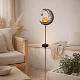 Lune à la terre solaire LED, pour l'extérieur, la brochette de terre en métal et en verre en argent, avec LED intégrée en situation