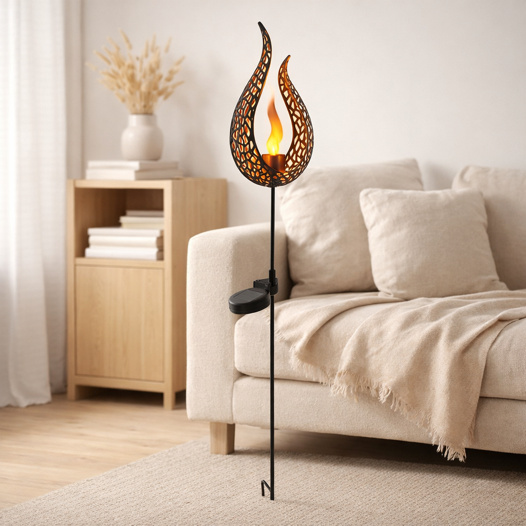 LED Solar Earth Spit Flame -out et crache en métal et plastique en brun, avec LED intégrée en situation