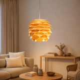 La lampe pendentielle Foglia en plastique de couleur naturelle, socket E27, éclairage pour salon, salle à manger ou bureau, 39 cm de diamètre en situation