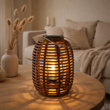Décol Light Korbinien, y compris une bougie solaire pour le jardin et la terrasse, lampe solaire en rotin marron, hauteur 32 cm en situation