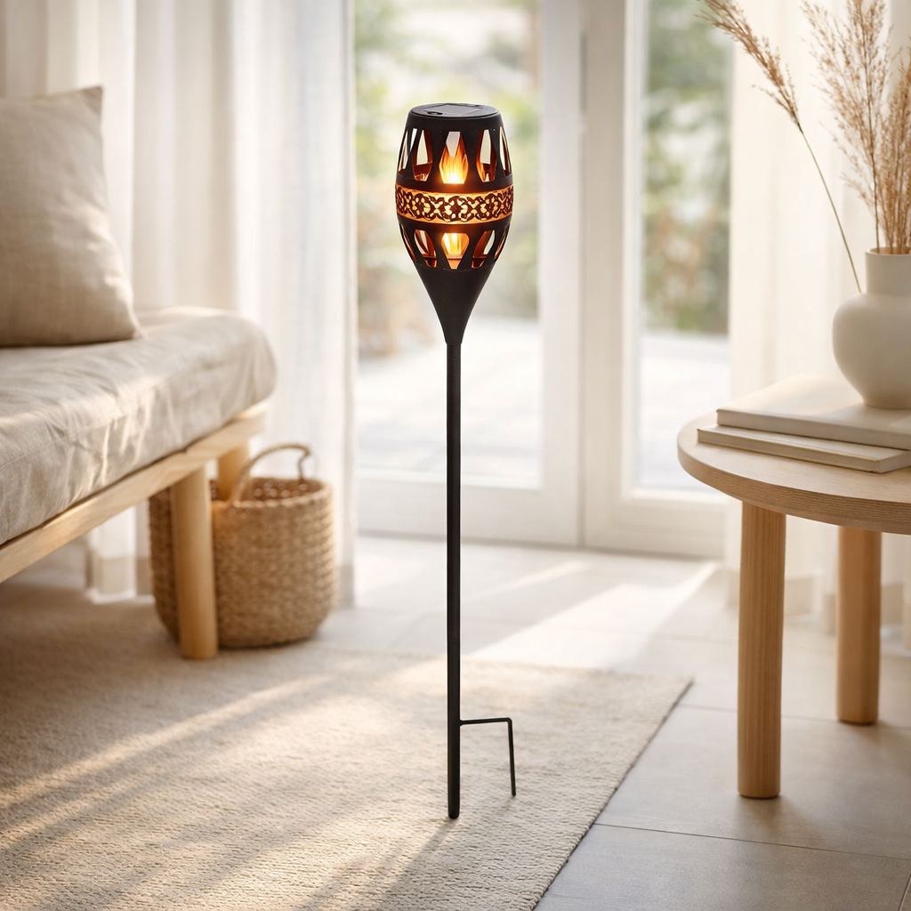 Piquet solaire à LED h: 85cm avec effet flamme; FlammeLumière en situation