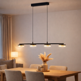 Lampe à pentence LED CIMO en métal et en plastique en noir, avec LED intégrée, longueur de 96 cm en situation