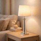 Pied Table Light Fulcrum, 35 cm de haut en métal de couleur chromée, E27 en situation