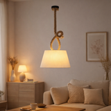 La corde de la lampe pendentielle en situation