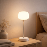 Batterie à LED / lampe de table Pina de 30 cm de haut, en métal (blanc) et en verre (blanc), LED intégrés, blanc chaud en situation