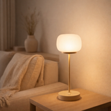 Batterie à LED / lampe de table Pina de 30 cm de haut, en métal (beige) et en verre (blanc), LED intégrés, blanc chaud en situation