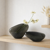Vase en verre de luxe allongé au design organique innovant, KOOKY13GR en situation