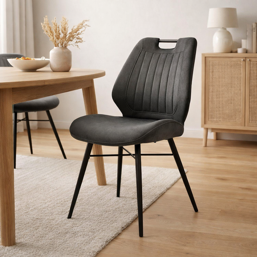 Chaise quattro tissu noir anthracite douce en situation