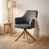 Calvin Armchair pivotant en chêne et anthracite douce en situation