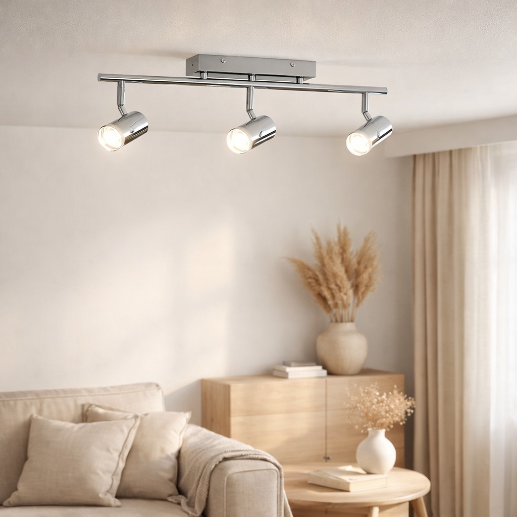 Plafond LED Garda de 46 cm de long, avec des LED intégrées, en métal et acrylique colorants chromés en situation