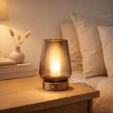 Lampe de table sans fil LUISA dorée en situation