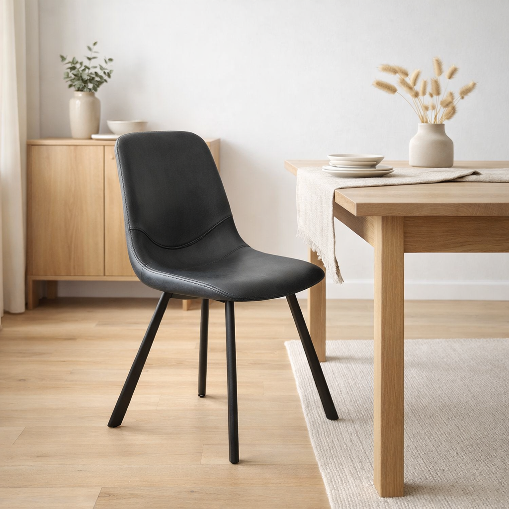 Chaise bari noir tissu vintage noir en situation