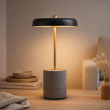 Lampe de table de batterie seta noir de 30 cm de haut en métal et en béton, avec une LED fermement construite en situation