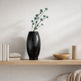 Grand vase moderne, design innovant, dos en verre haut de gamme. RUD44ZW en situation