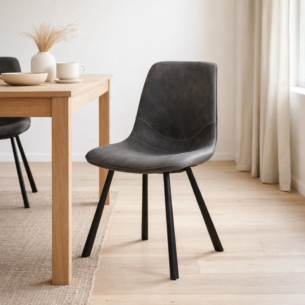 Chaise bari tissu noir vintage taupe en situation