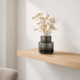 Petit vase au design rétro moderne, couleur gris foncé, TYLER07GR en situation