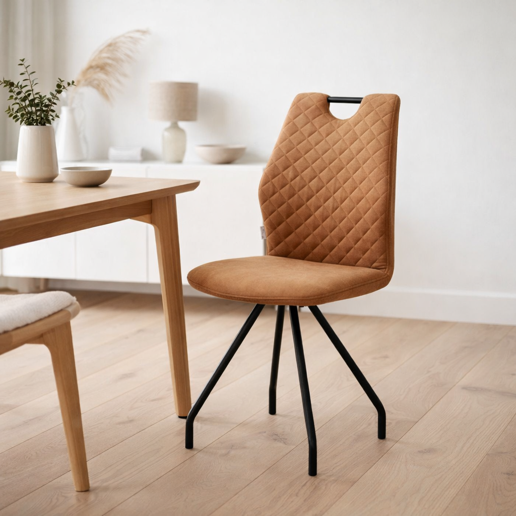 Chaise carlos noir tissu soft cognac en situation