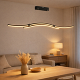 LED PRENDANT LUMIN ONDA, lampe suspendue en métal et en plastique en noir, avec des LED fermement intégrées, l'éclairage pour le salon, la salle à manger ou le bureau, 96 cm de long en situation