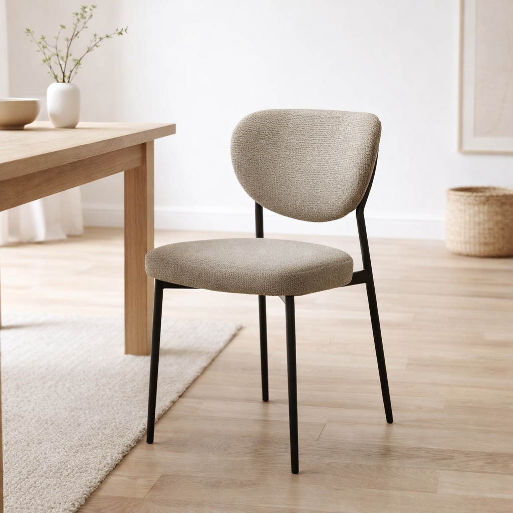Lucas chaise tissu aragon beige en situation