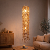 La lampe pendentielle noix de coco 180 cm de haut, en bois et coquilles de noix de coco, beige / marron, socket E27, éclairage pour salon, salle à manger ou jardin d'hiver. en situation