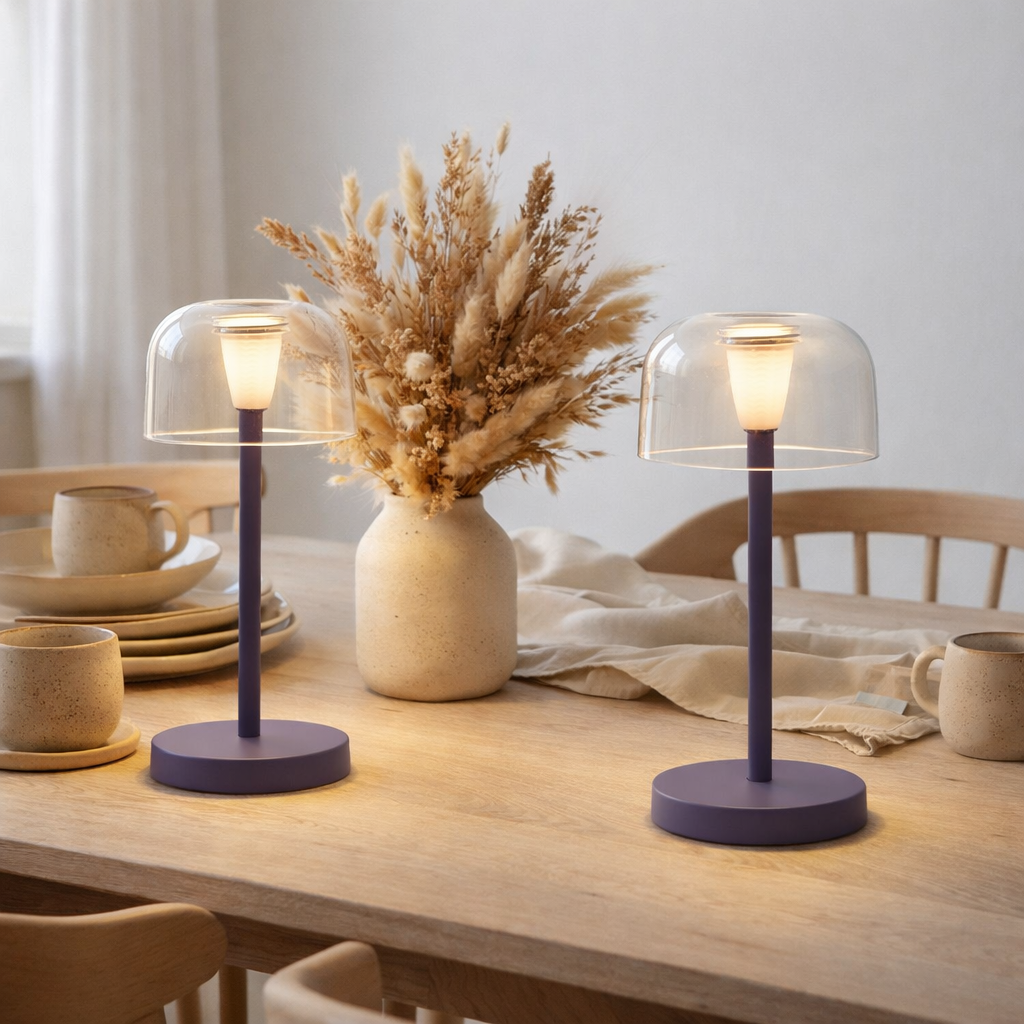 Table de batterie à LED à 2 ert Gomba pour l'extérieur et à l'intérieur, en métal et en plastique en mûre, 18,5 cm de haut en situation