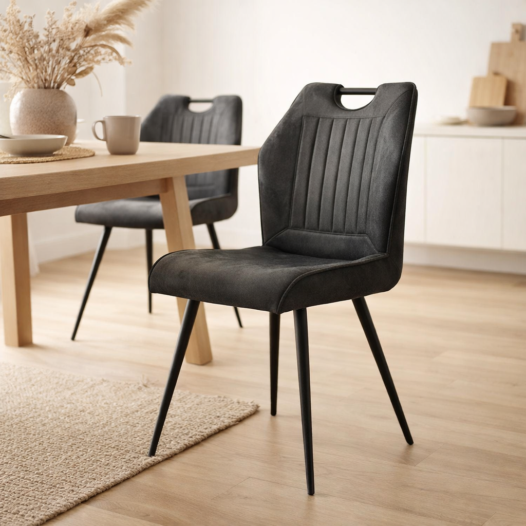 Chaise garda tissu noir anthracite douce en situation