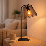 Lampe de table Korie, lampe de table en métal en noir, avec douille E27, 50 cm de haut, pour le salon et le bureau. en situation