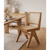 chaise Pierre Jeanneret coloris chêne clair + rotin, haute qualité en situation