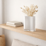 Nouveau vase haut au design moderne inspiré de CORAL et Aalto, COR30WH en situation