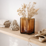 Nouveau vase au design moderne inspiré de CORAL et Aalto, taille moyenne, COR20AM en situation