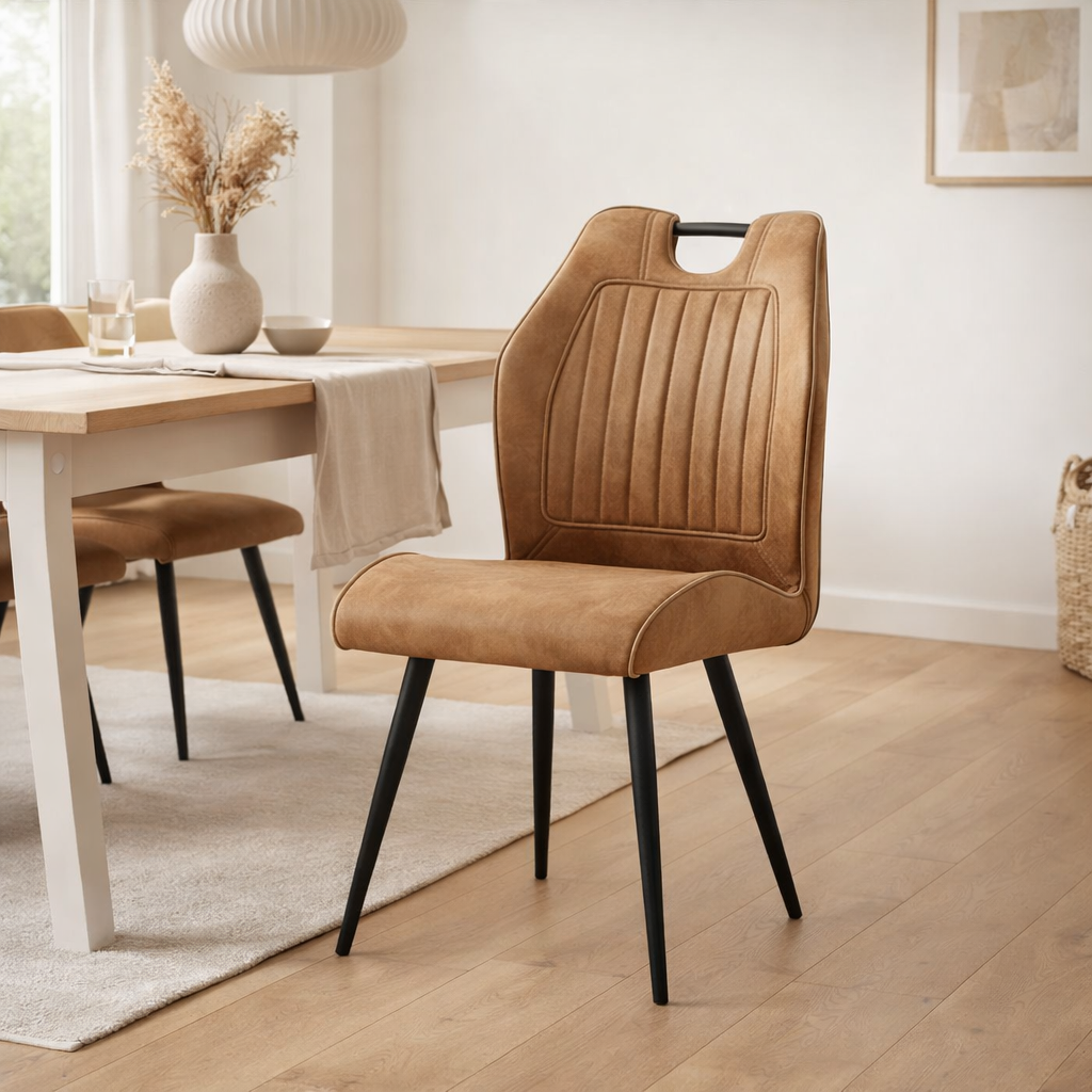Chaise garda noir tissu soft cognac en situation