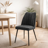 Chaise Paula tissu noir Soft Anthracite en situation