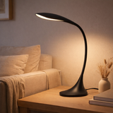Lampe à table à LED Alf en métal et en plastique en noir, avec LED intégrée en situation