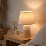 Lampe de table en céramique Talia, lampe de table en céramique, beige / blanc, avec version E14, pour salle à manger, salon, couloir ou bureau, 31 cm de haut en situation