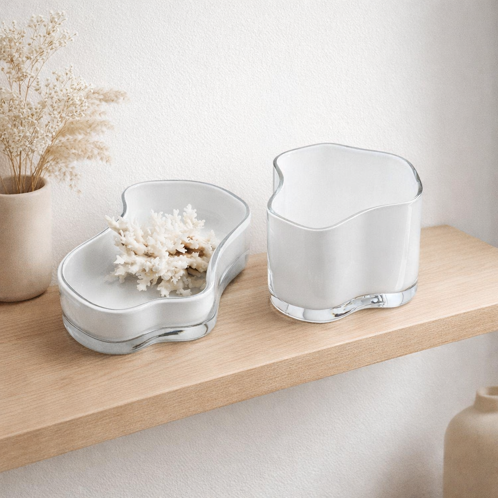 Nouveau vase au design moderne inspiré de CORAL et Aalto, COR13WH en situation