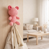 Crochet ours rose en situation