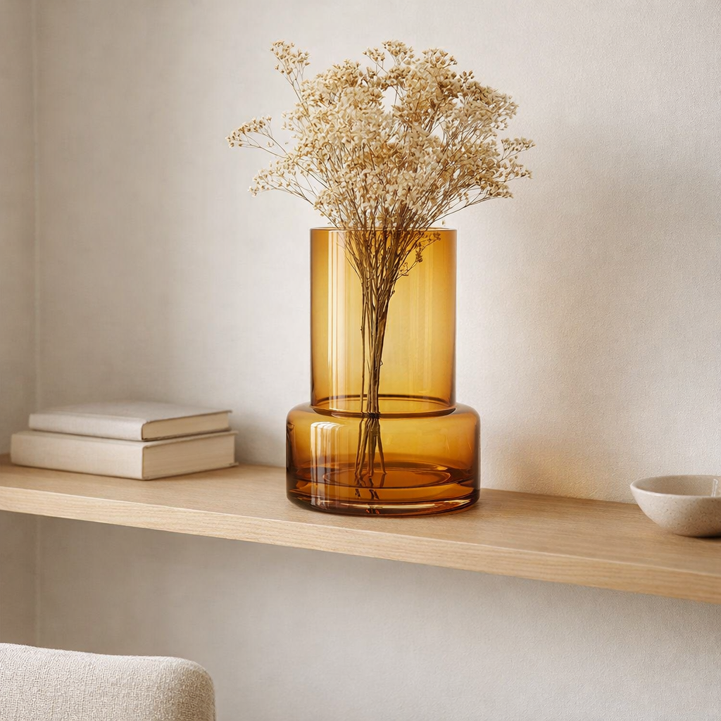 Vase en verre LUXE 9mm, couleur ambre : style design rétro TYLER 25 en situation