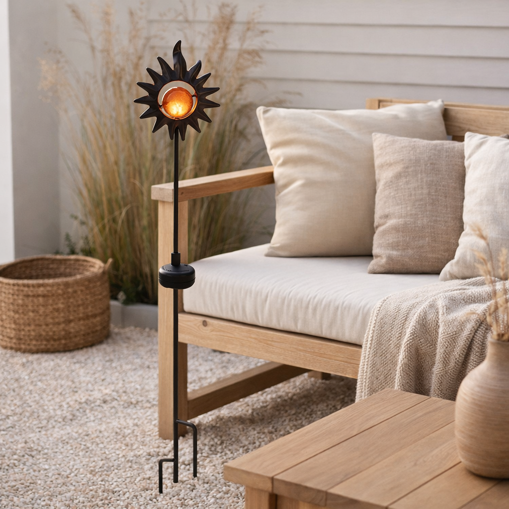 Brochette solaire LED Sun 93,5 cm, pour l'extérieur, la brochette de terre en métal et en verre en noir, avec LED intégrée en situation