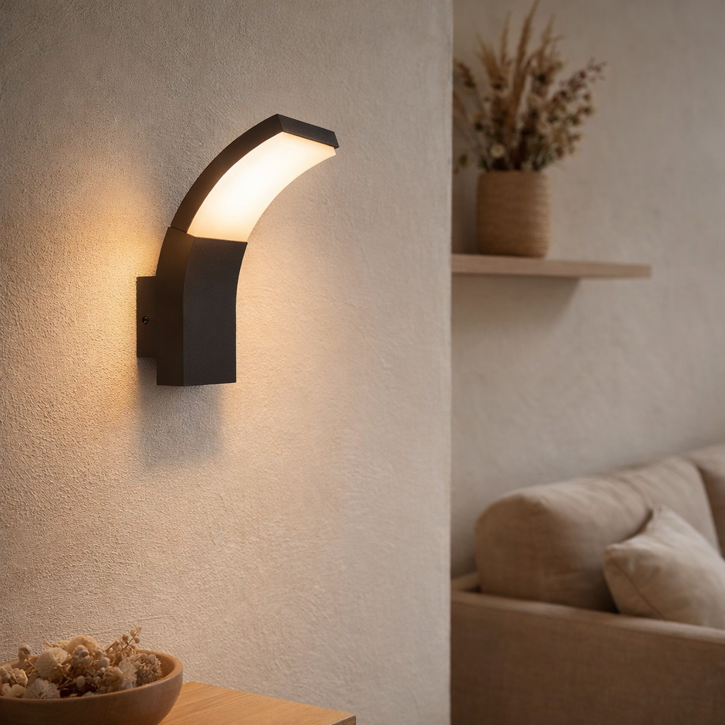 Lampe murale externe LED Orbis, en métal et en plastique en anthracite, avec LED intégrée en situation