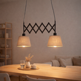 Ciseaux Pendant lampe Adrianne, largeur extensible de 35-57 cm, en métal brun avec parasols textiles de couleur naturelle, versions E27, éclairage pour le salon, la salle à manger ou le bureau en situation