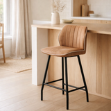 Tabouret de bar gino tissu noir cognac doux en situation