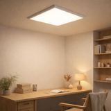 Lampe à plafond du panneau LED Nico, lampe au plafond métallique fonctionnelle et le plastique en blanc, avec des LED fixes et de nombreuses fonctions, idéales pour le bureau, la pratique ou l'atelier, env. 59,5 x 59,5 cm en situation
